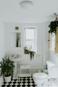 Jak zaaranżować starą łazienkę?